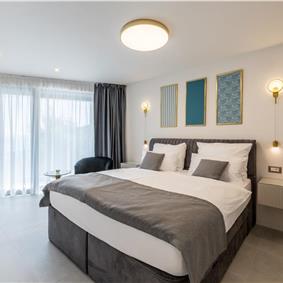 4 bedroom villa with heated pool and sea view in Vinišće, sleeps 8